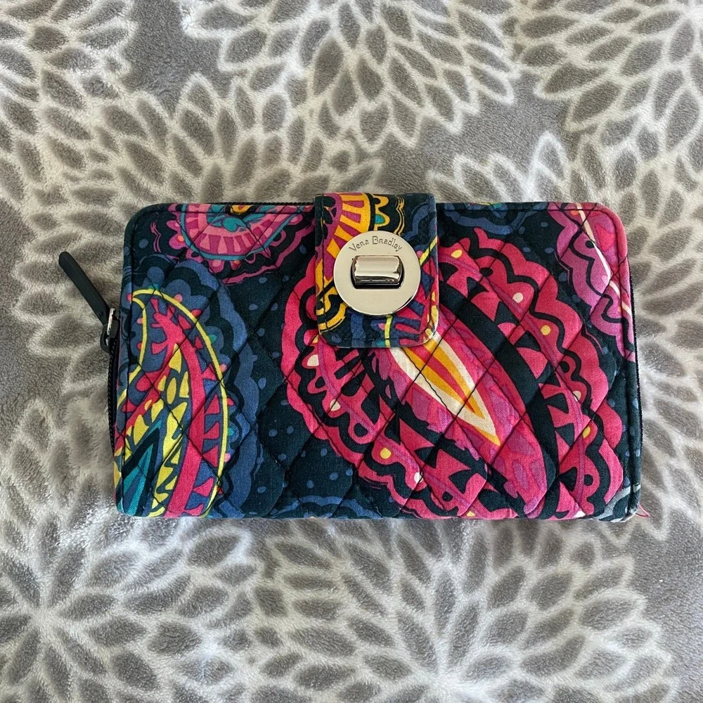 Vera Bradley Quilted Blue Paisley Wallet Wristlet Pouch Vintage Turn Lock Travel - Picture 8 of 8